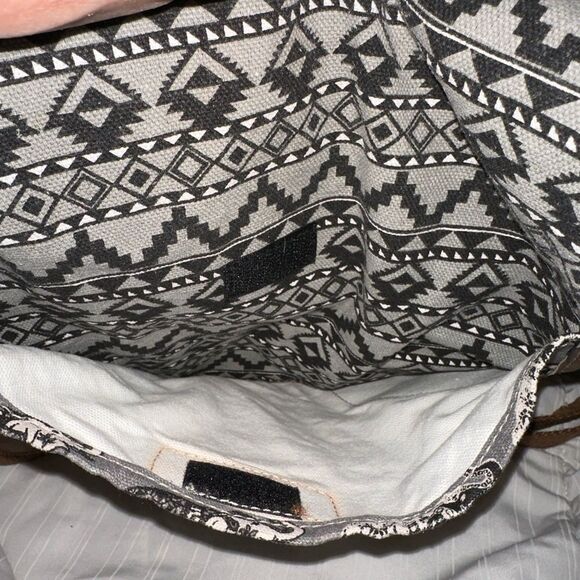 Union Bay Elephant 🐘 Print Crossbody Mini Messenger style bag. - Picture 4 of 8